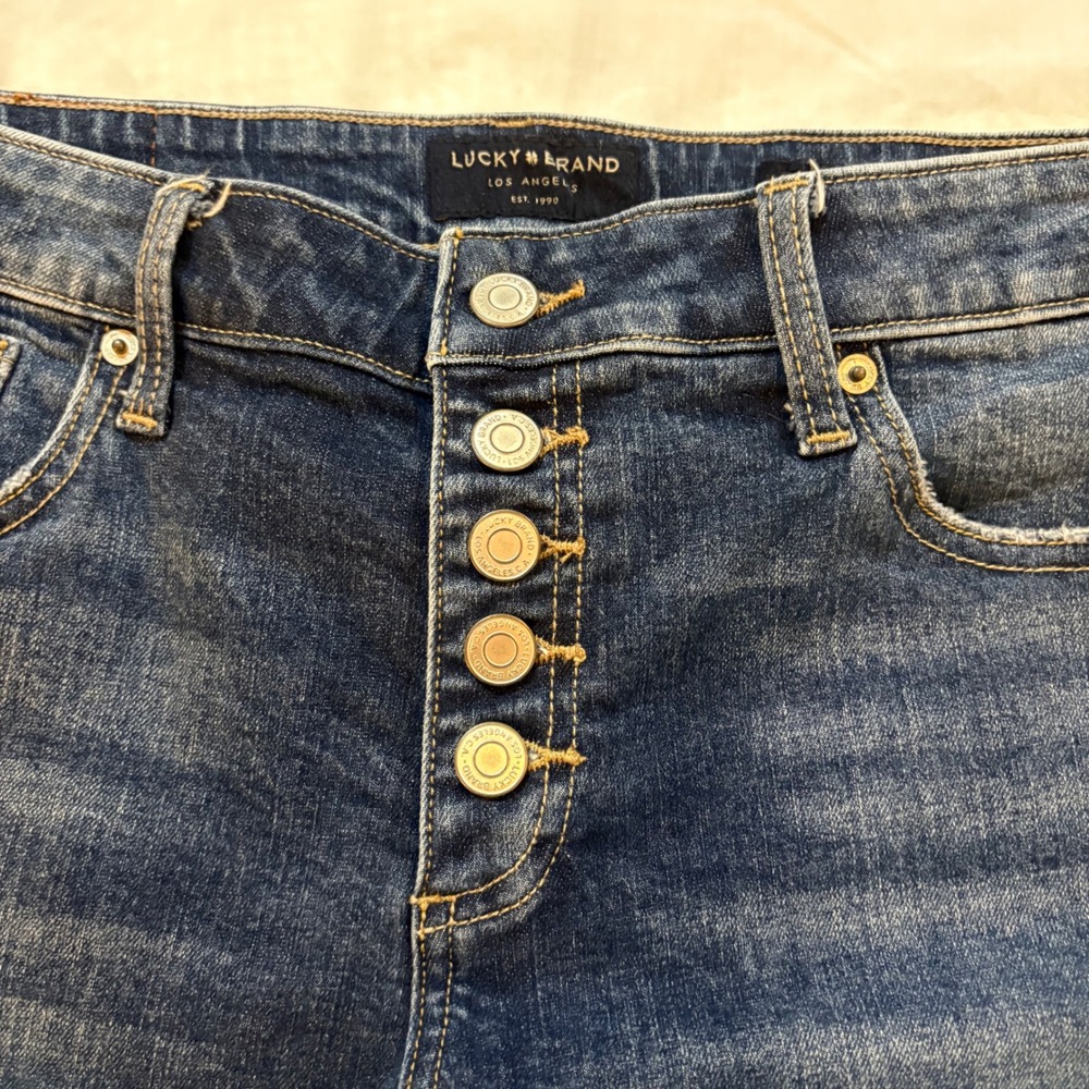 Lucky Brand Womens Dark Wash Button Fly Denim Shorts Size 8/29 Stretch 7 Inseam - Picture 2 of 8